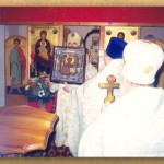 Митрополит Филарет дарит икону Святителя Николая Чудотворца